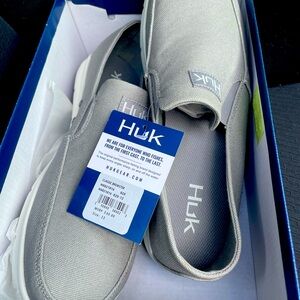 Men’s brand new Huk shoes